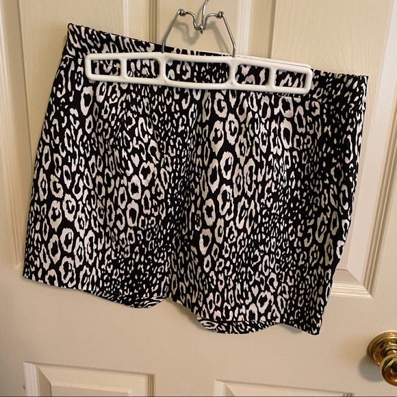 Guess Skirt - Picture 2 of 3